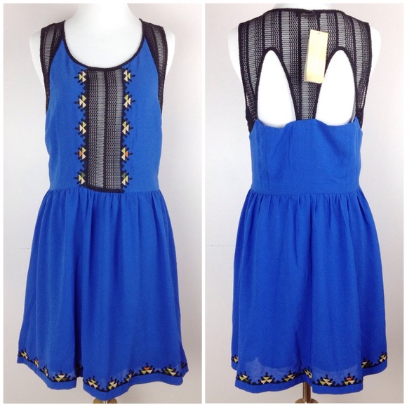 Francesca's Collections Dresses & Skirts - NWT 👌🏼Francesca's Blue embroidered dress SZ L